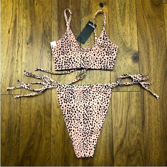 - NASTY GAL DALMATIAN “LETS GO TO THE BEACH” TIE BIKINI TOP 10US - Picture 4 of 14